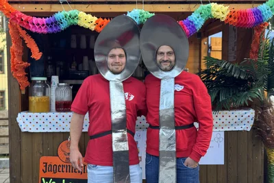 Vom Faschingsverein: Carlos Oelsner und Lars Friedrich (v.l.) passend in Löffelkostümen.