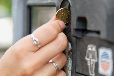 Besucher der Annaberger Kät und des Weihnachtsmarktes müssen mehr Geld fürs Parken bezahlen. 