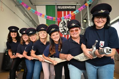 Nadine, Katrin, Peggy, Romy, Christina, Anni, Anja sind einige der Feuerwehrfrauen aus Lauenhain.
