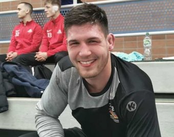 Breites Grinsen kurz nach dem Sieg im Finale: Connor Sammet vom FC Erzgebirge Aue ist Deutscher Meister der Junioren. 
