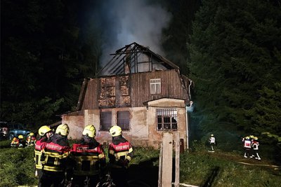 Der Dachstuhl des Hauses brannte komplett aus.