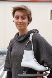 Sabine Goebel wird Unterricht auf dem Eis geben.