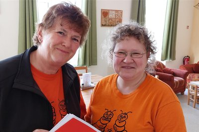 Der Spiel-Spaß-Kindertreff ist 30 Jahre jung. Im Bild: die Leiterin Silke Neumann (links) und Mitarbeiterin Cornelia Schmidt.