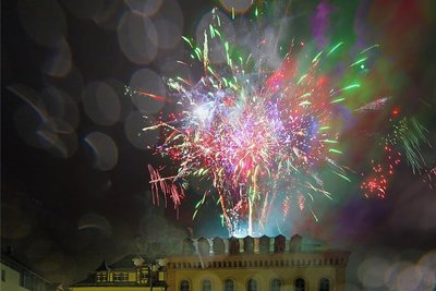 Trotz Regens fand das traditionelle Feuerwerk statt.