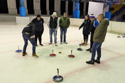 Das Team vom Icehouse hat das Eisstockschießen ausprobiert und ist der Meinung: ein echt schöner Sport.