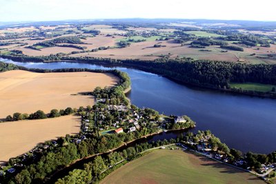Die Talsperre Pirk aus der Luft.