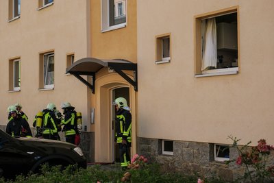 Eine ältere Frau hatte einen Kochtopf auf dem Herd vergessen.