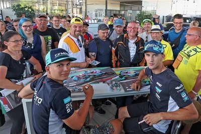 Carlos Tatay (links) und Xavier Artigas starten in der Moto3, der kleinsten Klasse in der WM.