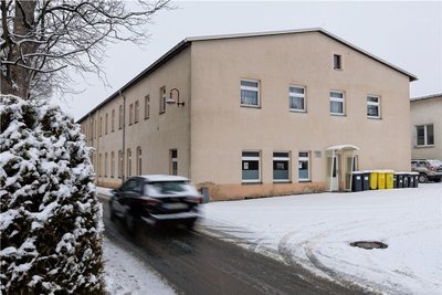 Der Gemeinderat hat mehrheitlich dafür gestimmt, dass die Praxis in der ehemaligen "Wedru" entstehen soll. Foto: Ronny Küttner