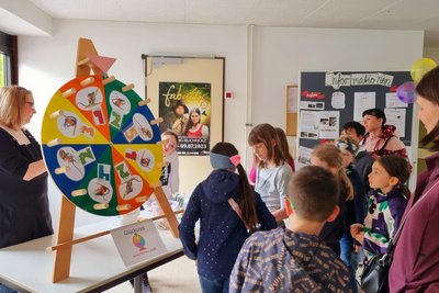 Die Grundschule „An der Riesenburg“ in Annaberg-Buchholz lädt zu einem Tag der offenen Tür ein.