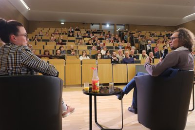 Katja Diehl und Martin Seltmann bei der Diskussion an der TU Bergakademie Freiberg.