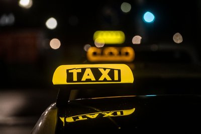 Im Taxi-Gewerbe herrscht ein harter Wettbewerb, angefeuert auch durch die vielen Mietwagen-Vermittlungen, die oft günstigere Fahrten anbieten können. (Symbolbild)
