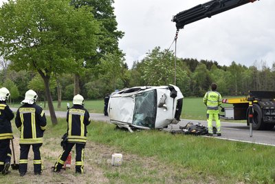 Der Mitsubishi-Fahrer kam schwer verletzt in ein Krankenhaus.