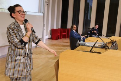 Die Autorin Katja Diehl bei ihrem Impulsvortrag zur Mobilität in der TU Bergakademie Freiberg.