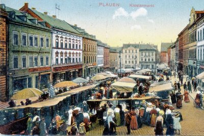 Diese Postkarte aus dem Jahr 1912 zeigt: Auf dem Plauener Klostermarkt pulsiert das Leben. Doch die Zeiten änderten sich. Durch den Ersten Weltkrieg verschlechterte sich die wirtschaftliche Lage dramatisch. Plauen ging vor 100 Jahren in den Krisenmodus über - geprägt von Protesten, Hunger, Inflation und einem kalten Winter 1922/23.