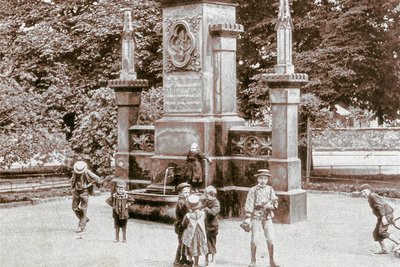 Der untere Teil des Hornbrunnens: Das Foto gab 1898 der Verlag Römmler & Jonas Dresden heraus. 