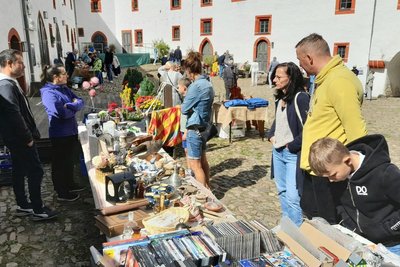 Der Schlossverein hat am Sonntag auf Schloss Rochsburg einen Flohmarkt organisiert.