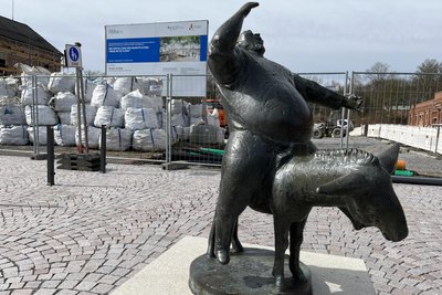 Der singende und reitende Usbeke ist eine Arbeit des Freiberger Künstler Gottfried Kohl.