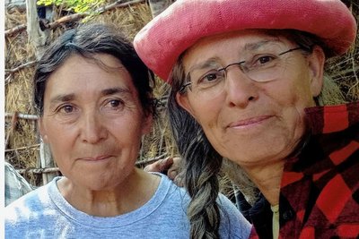 Solveig Schmidt (rechts) hat auf ihrem Weg durch Argentinien zahlreiche Begegnungen mit Einheimischen wie Ernestina Castillo. 