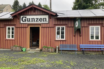 Vom ÖPNV bestellten Ausflugsverkehr am Wochenende zum Haltepunkt Gunzen und dem Musikwinkelplatz wünscht sich der neue Streckenbetreiber.