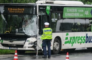 Der Bus war unterwegs zur Oberschule Eibenstock. 