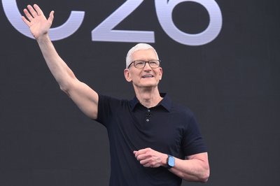 Für Tim Cook ist es die letzte WWDC als Konzernchef. Er übergibt die Führung zum September an John Ternus, der bisher für Geräte zuständig war.