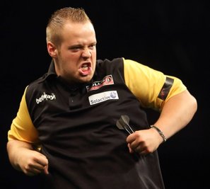  Max Hopp schreit seine Freude heraus. Emotionen gehören zum Dartssport wie die Scheibe. 