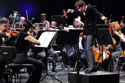 Voller Energie: Generalmusikdirektor Josè Luis Gutièrrez leitete das Sinfoniekonzert in Freiberg.