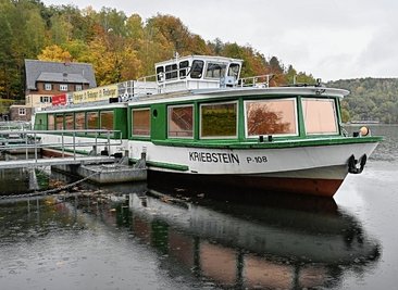 Das stolze Fahrgastschiff "MS Kriebstein" und weitere Wasserfahrzeuge auf der Talsperre sollen neue Motoren bekommen.