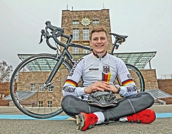 Nach Gold bei der Junioren-Europameisterschaft im Teamsprint 2019 hatte Laurin Drescher auch ein Jahr später(Foto) gut lachen: Da wurde er Zweiter im 1000-Meter-Zeitfahren und Dritter im Scratch der U-19-EM. Nun läuft die Uhr für die Leistungssport-Karriere auf dem Rad zum Ende des Jahres aber ab. 