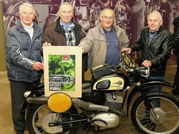 Gründungsmitglieder des MC MZ Zschopau: Klaus Pellert, Bernd Uhlmann, Woldemar Lange und Horst Lohr (v. l.). 