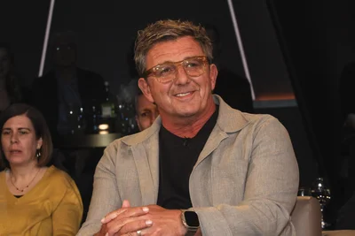 Der Schauspieler Hans-Dieter Sigl verkörpert den „Bergdoktor“ und überreicht in Chemnitz einen Preis.