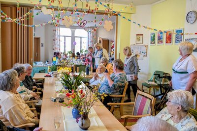 Viel Trubel und auch ein Gläschen Sekt gab es zum Jubiläum der Tagespflege der Volkssolidarität in Freiberg.