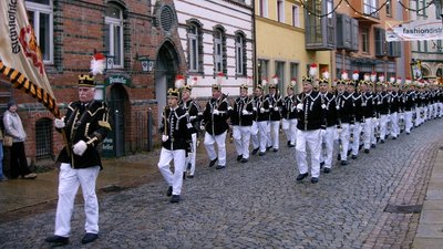 Bergbau-Verein-Parade: Zur Erinnerung an eine lange Tradition geht es im Habit auf den Marsch durch die Zwickauer Innenstadt. 