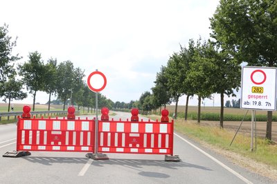 Auf einem Teil der B 282 an der Landesgrenze zwischen Thüringen und Sachsen wird bereits gebaut. Ab Dienstag ist auch die Ortsdurchfahrt Langenbach gesperrt.