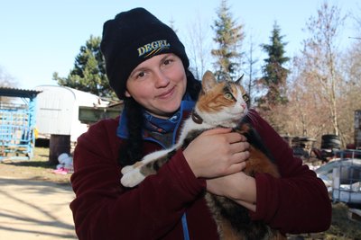 Hofkatze Pepper Potts wird von Tanja Turki liebevoll umsorgt.