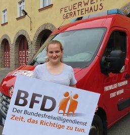 Annika Lindig absolviert ihren Bundesfreiwilligendienst bei der Feuerwehr in Werdau. Die 17-Jährige will Rettungssanitäterin werden.