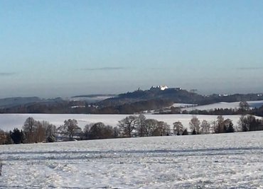Am Dienstag gegen 9.30 Uhr betrug die Temperatur auf diesem Feld bei Gornau noch minus 11 Grad Celsius.