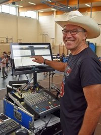 DJ Eagle Eye Jimmy, Klaus Schönfeld aus Luckau/Lübben, legte auf.