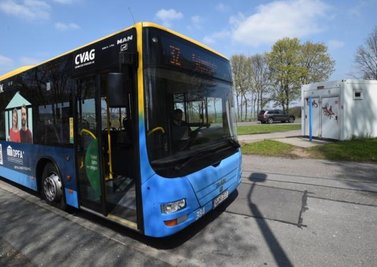 Drei Männer hatten am Ostersonntag einen Busfahrer an der Endstelle der Linie 32 zusammengeschlagen.