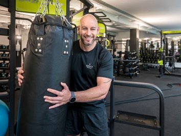 Am Samstag können Interessierte zu einem Tag der offenen Tür im Pobershauer Studio ein Probetraining absolvieren. Mitinhaber Marcel Engeln wird den Besuchern die Geräte erläutern. 