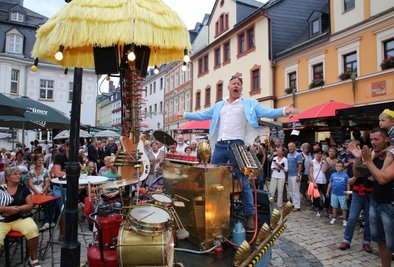 Er ist stets ein gern gesehener Gast in Schwarzenberg wie hier 2014: Peter Till aus Dresden mit seinem Universal Druckluftorchester. 