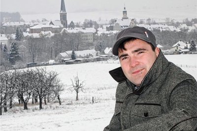Kommunalpolitiker David Rausch will mit Anwohnern über eine geplante Siedlung an der Waldstraße sprechen. 