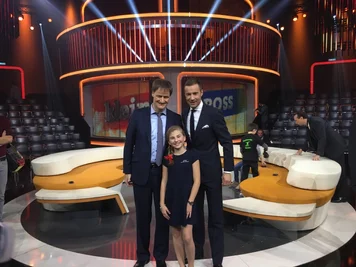Kai Pflaume als Moderator vor einer Aufzeichnung der ARD-Show "Klein gegen groß" mit der Schülerin Ann-Kristin als Herausforderin des mehrfachen Weltmeister im Kopfrechnen, Gert Mittring.