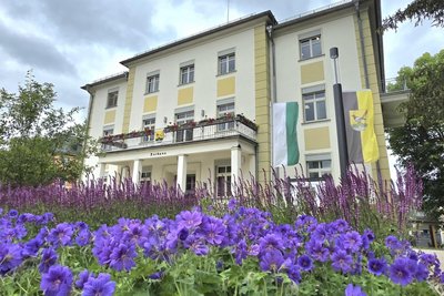 Blick auf das Rathaus von Bad Elster. Die Kurstadt wird nicht zum 1. Oktober um einen Ortsteil Bad Brambach erweitert.