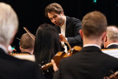 Erstmals beim Wettbewerb in Markneukirchen und gleich Spuren hinterlassen: Simon Edelmann, Kapellmeister der Vogtland- Philharmonie Greiz/Reichenbach.