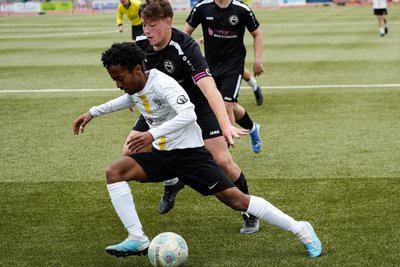 BSC-Talent Yoel Brhane Kahsu, hier im Zweikampf mit dem Frankenberger Sascha Weiß, erzielte den Ehrentreffer.