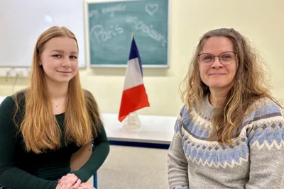 Jolin Hartwig hat mit der Hilfe von Lehrerin Anja Schmidt ein besonderes Französisch-Diplom abgelegt.