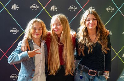 Noel Gabriel Kipp, Lale Andrä und Elisabeth Bellé in den Kinderrollen der Neuverfilmung: Spuk unterm Riesenrad.