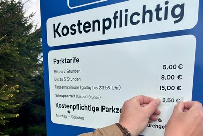 Am Dienstagvormittag wurde der Schnuppertarif für bis zu eine Stunde an den Schildern am Parkplatz vermerkt.